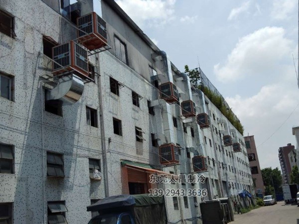 環(huán)?？照{是企業(yè)防暑降溫的必備設備。